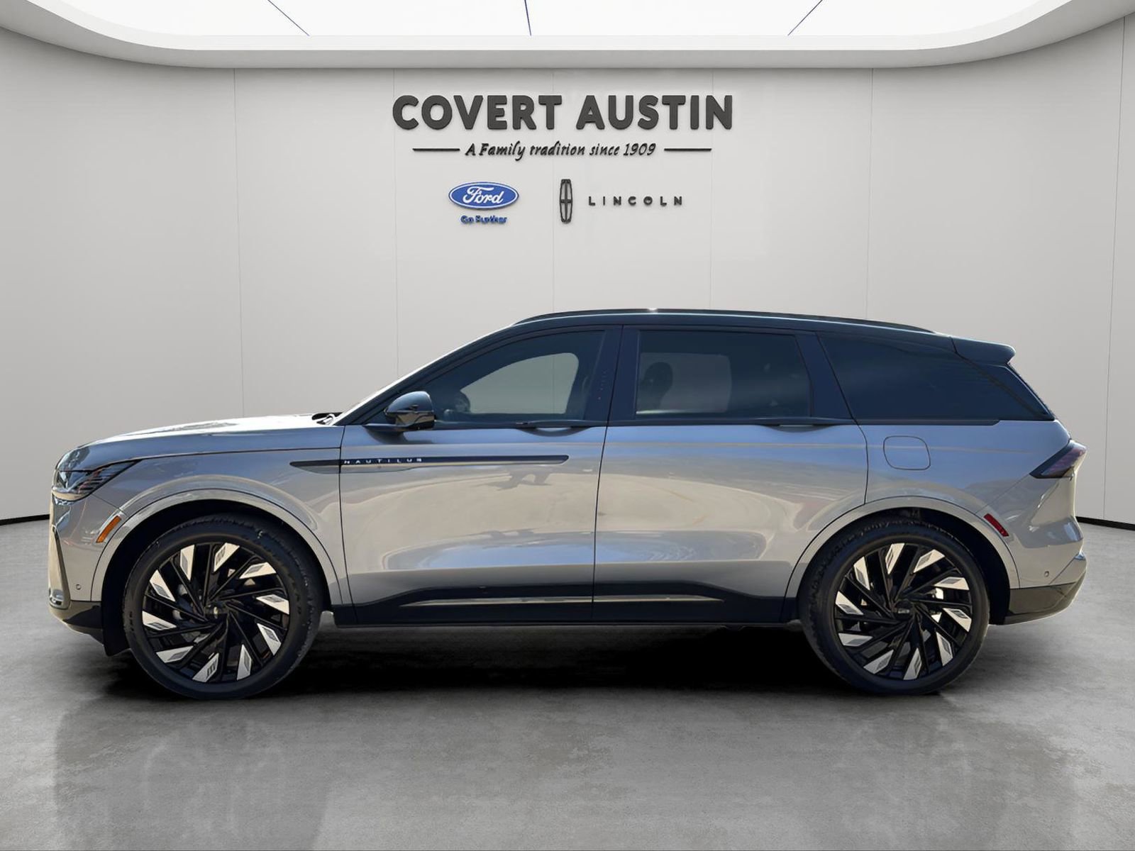 Certified 2024 Lincoln Nautilus Reserve w/ Equipment Group 202A image 2