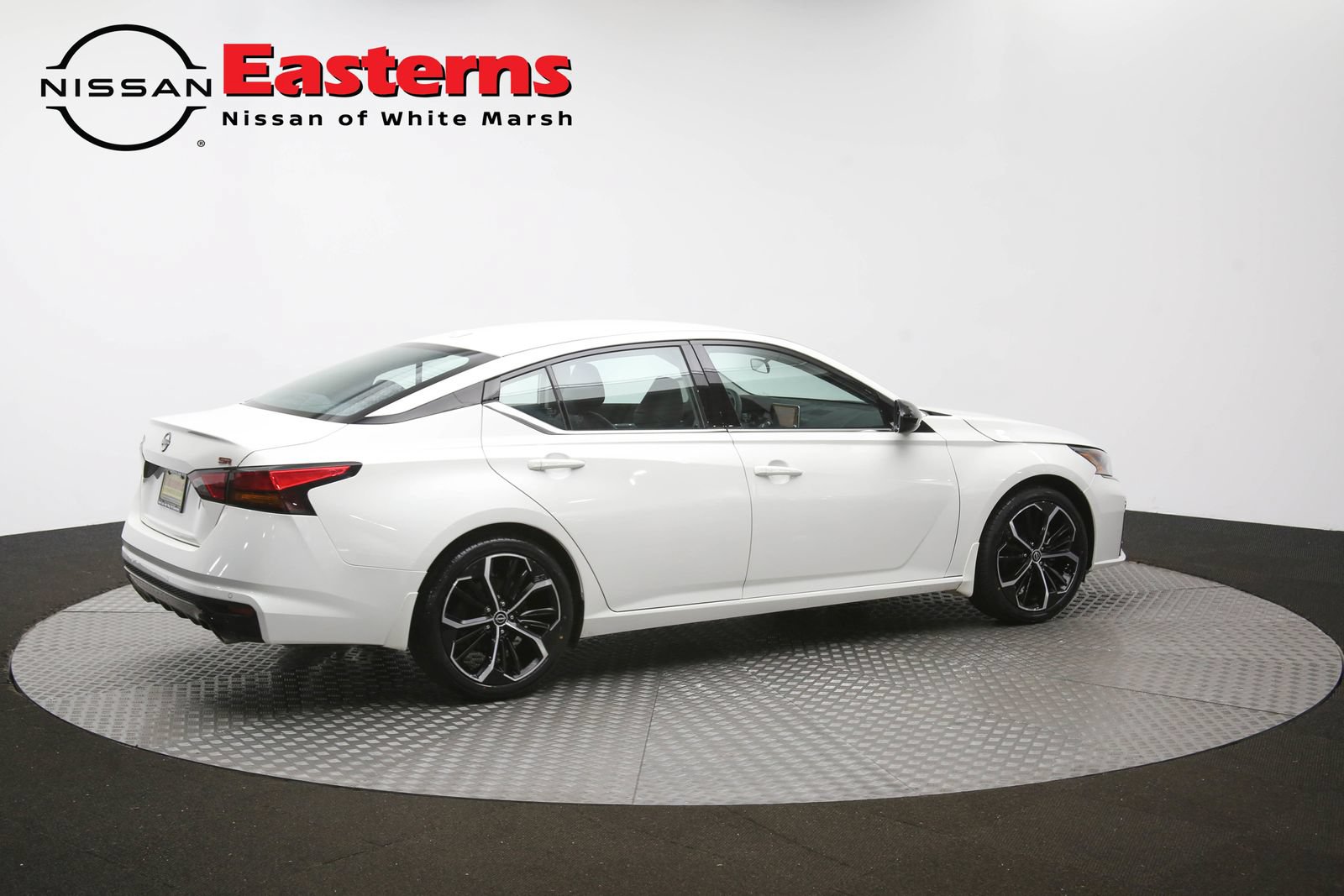 Used 2025 Nissan Altima 2.5 SR FWD image 41