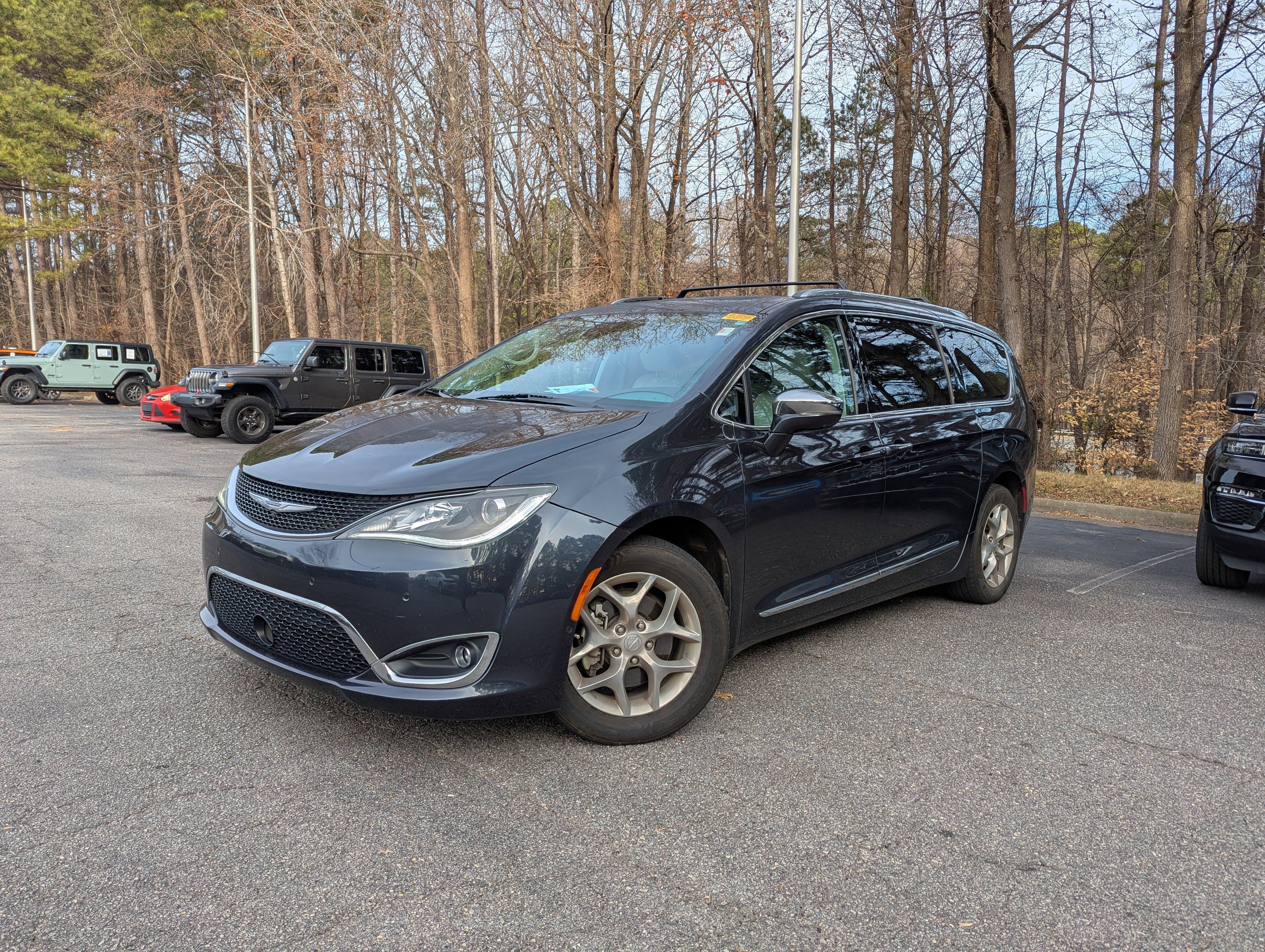 Used 2019 Chrysler Pacifica Limited image 1