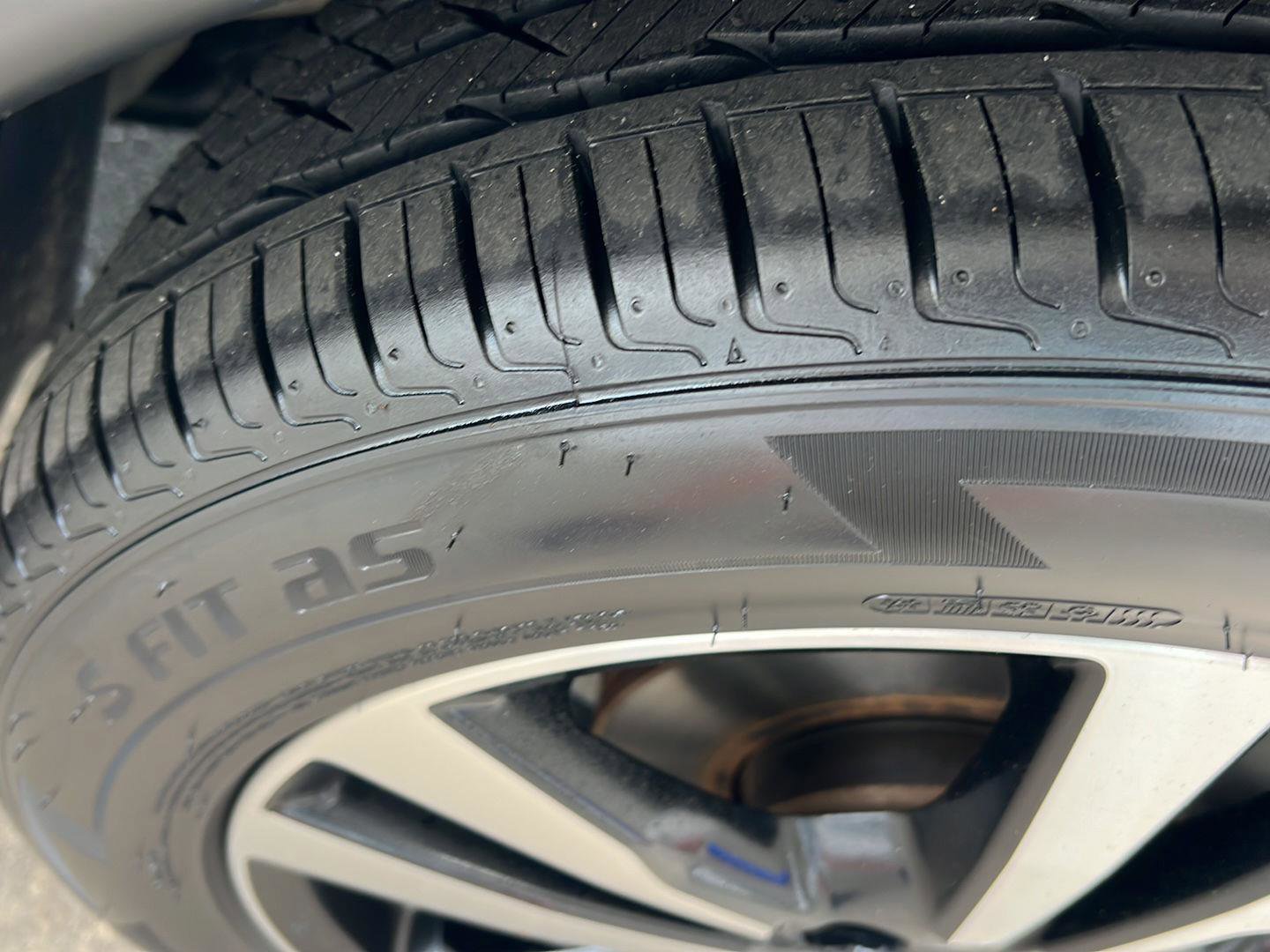 Used 2020 Nissan Kicks SV image 39