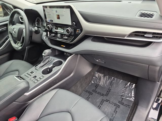 Certified 2025 Toyota Highlander XLE AWD/4WD image 32