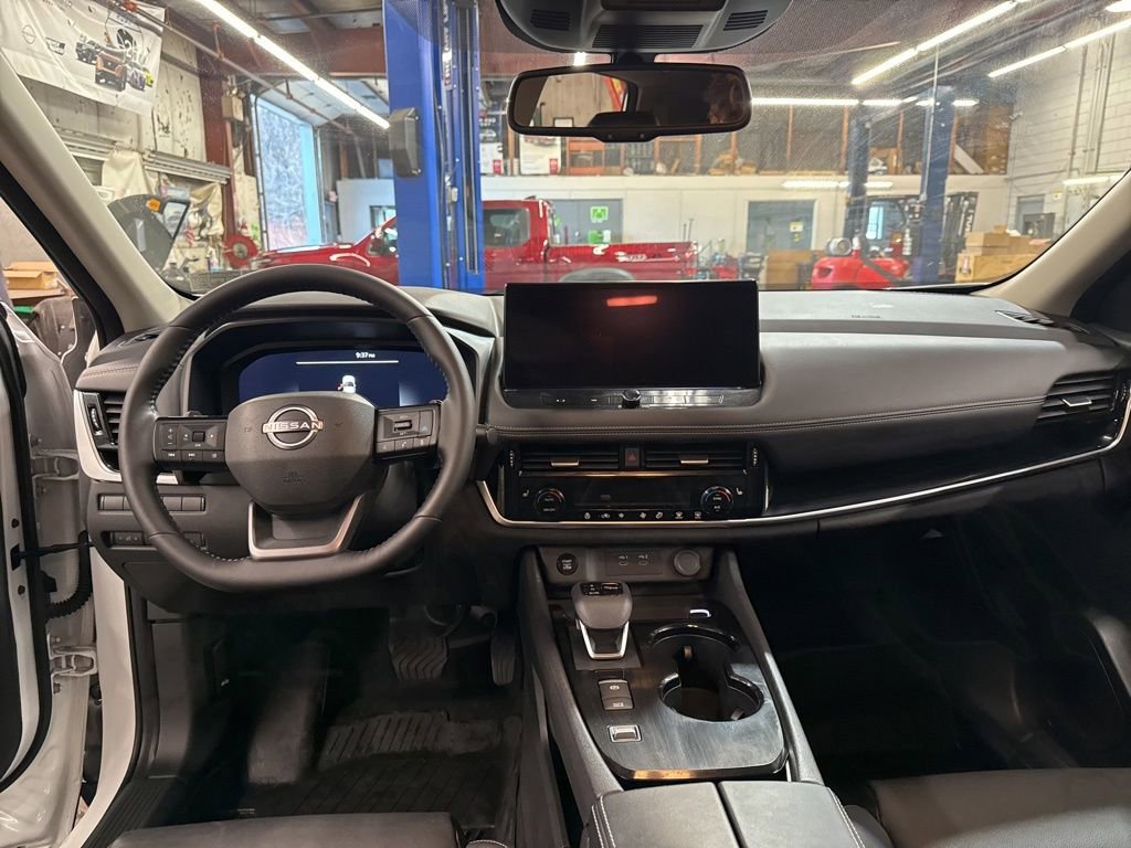 Certified 2025 Nissan Rogue SL image 14