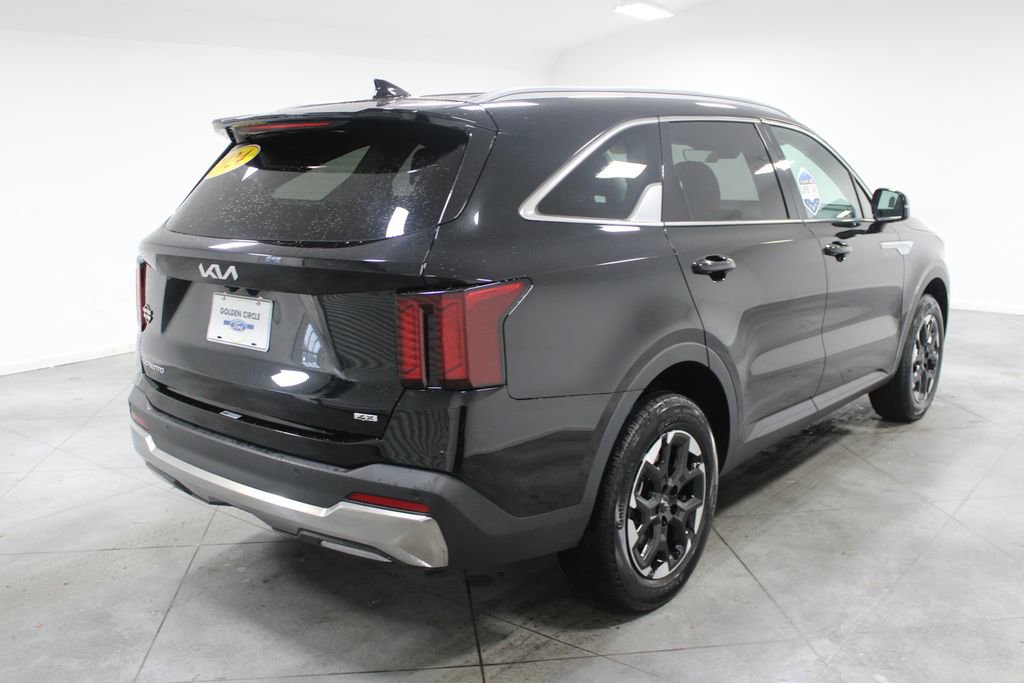 Used 2024 Kia Sorento S image 9