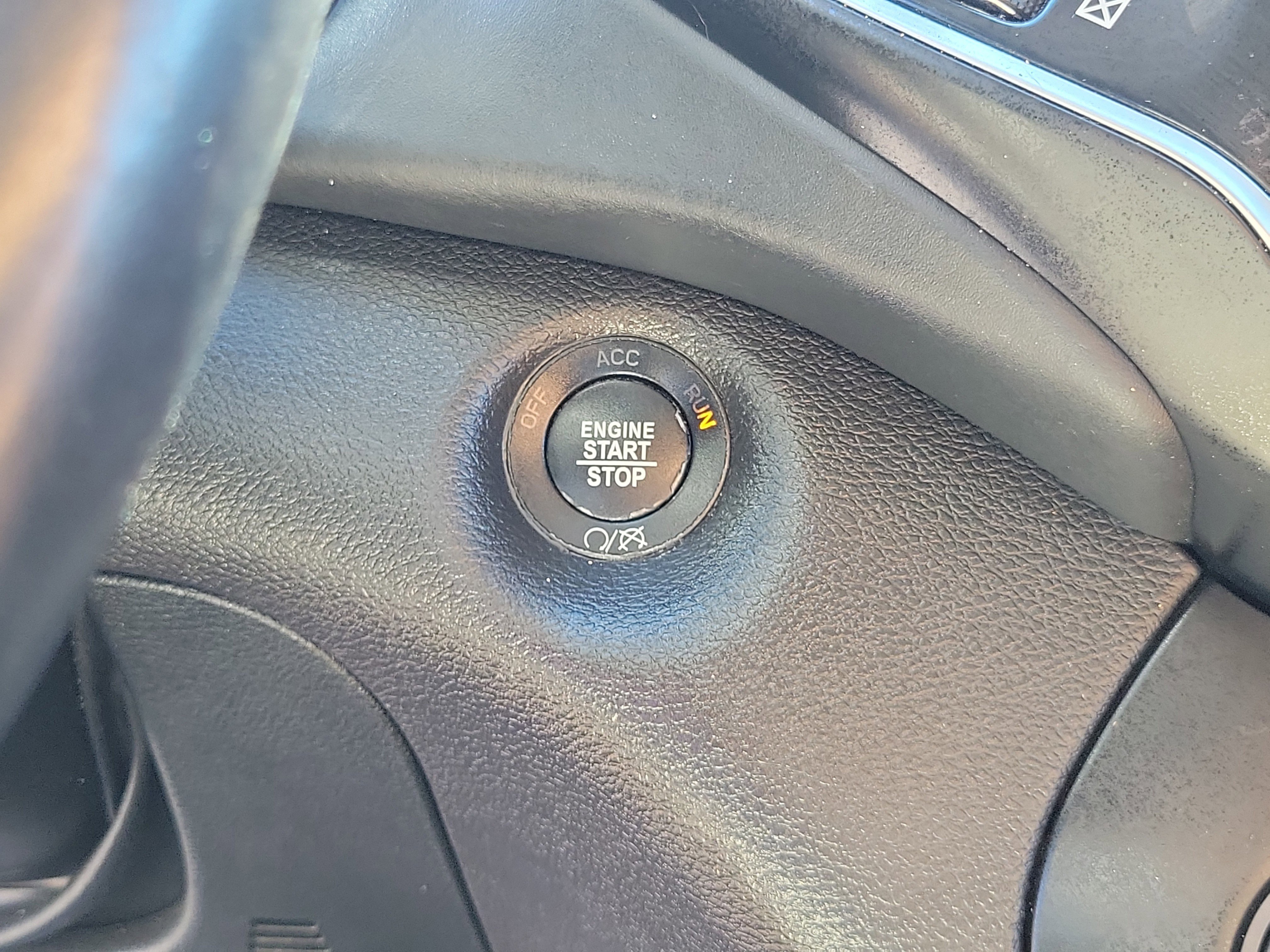 Used 2019 Jeep Cherokee Overland w/ Technology Group image 25