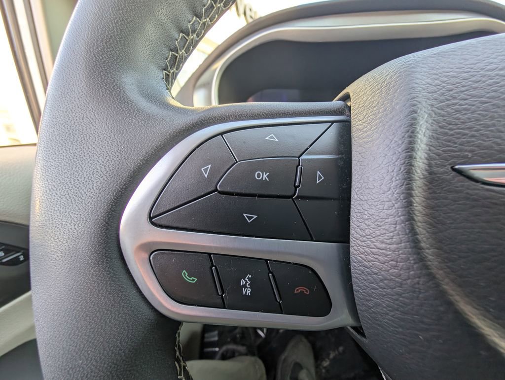 Used 2024 Chrysler Pacifica Touring-L image 21