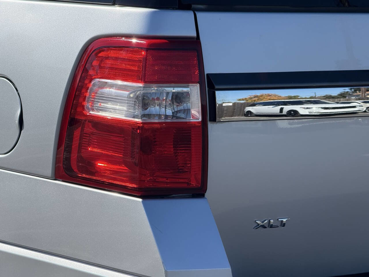 Used 2017 Ford Expedition XLT image 25