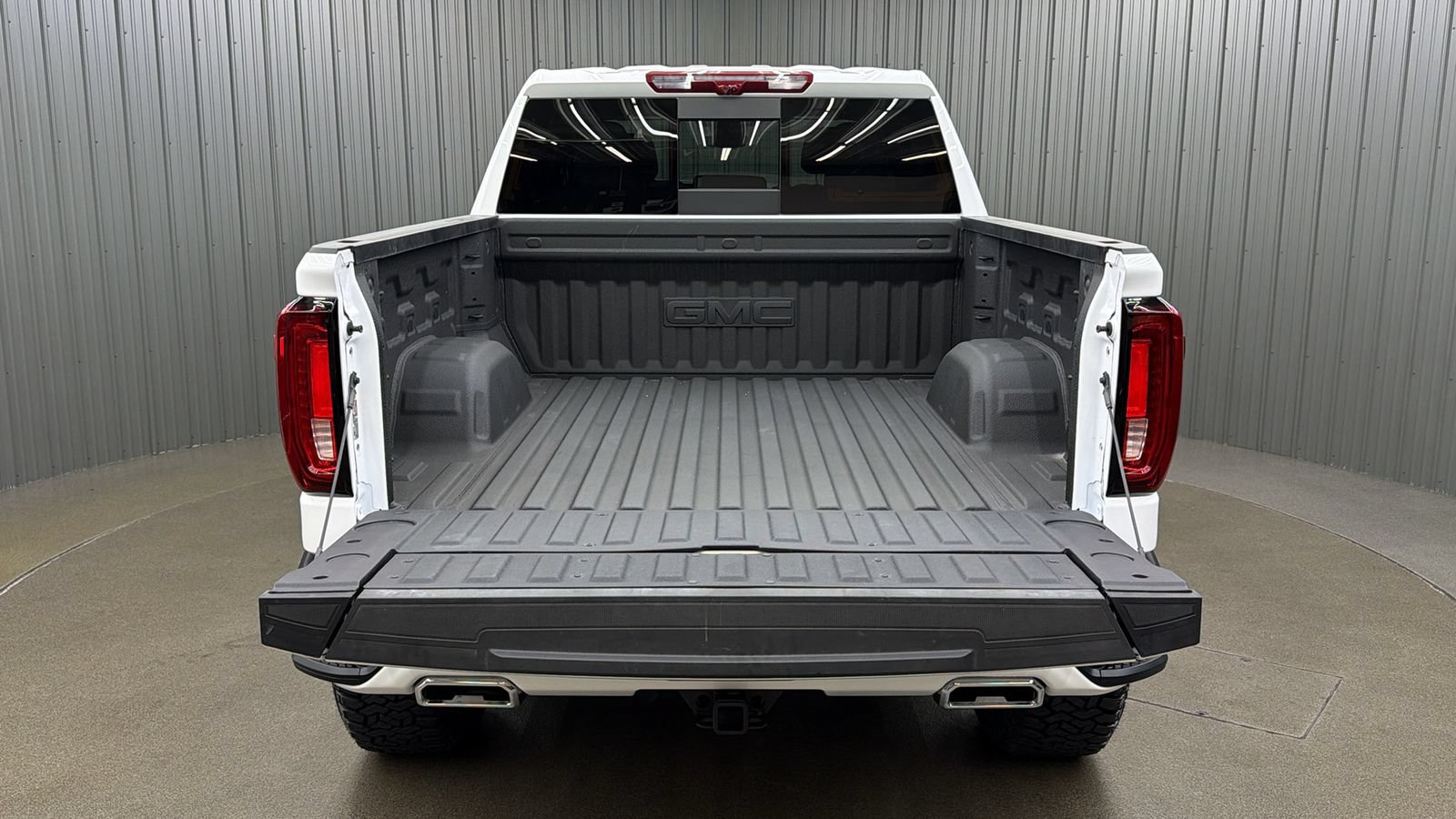 Used 2026 GMC Sierra 1500 AT4 w/ AT4 Premium Package AWD/4WD image 18