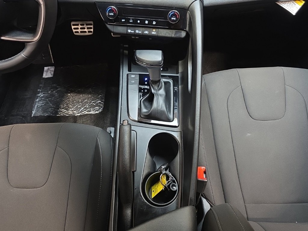 Used 2025 Hyundai Elantra Sport image 22