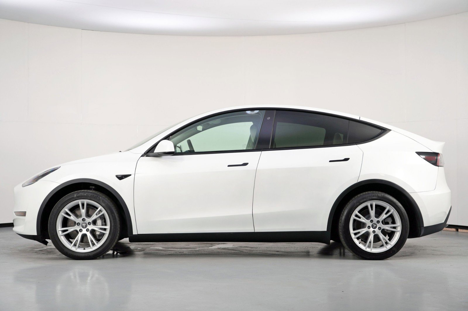 Used 2020 Tesla Model Y Long Range image 9