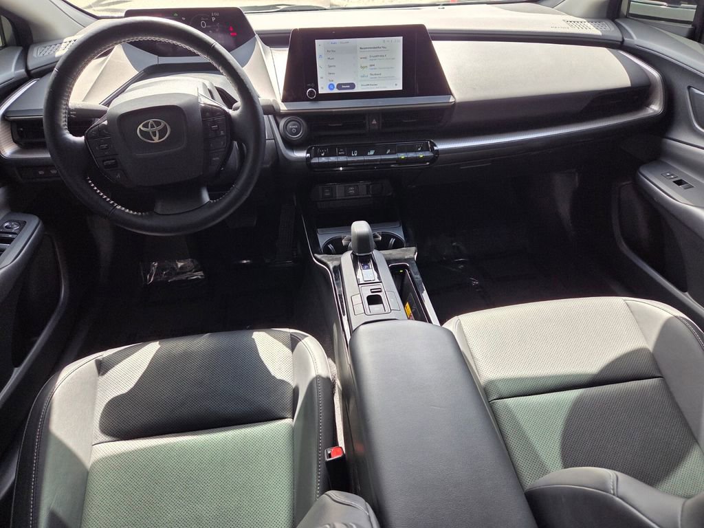 Used 2023 Toyota Prius XLE FWD image 9