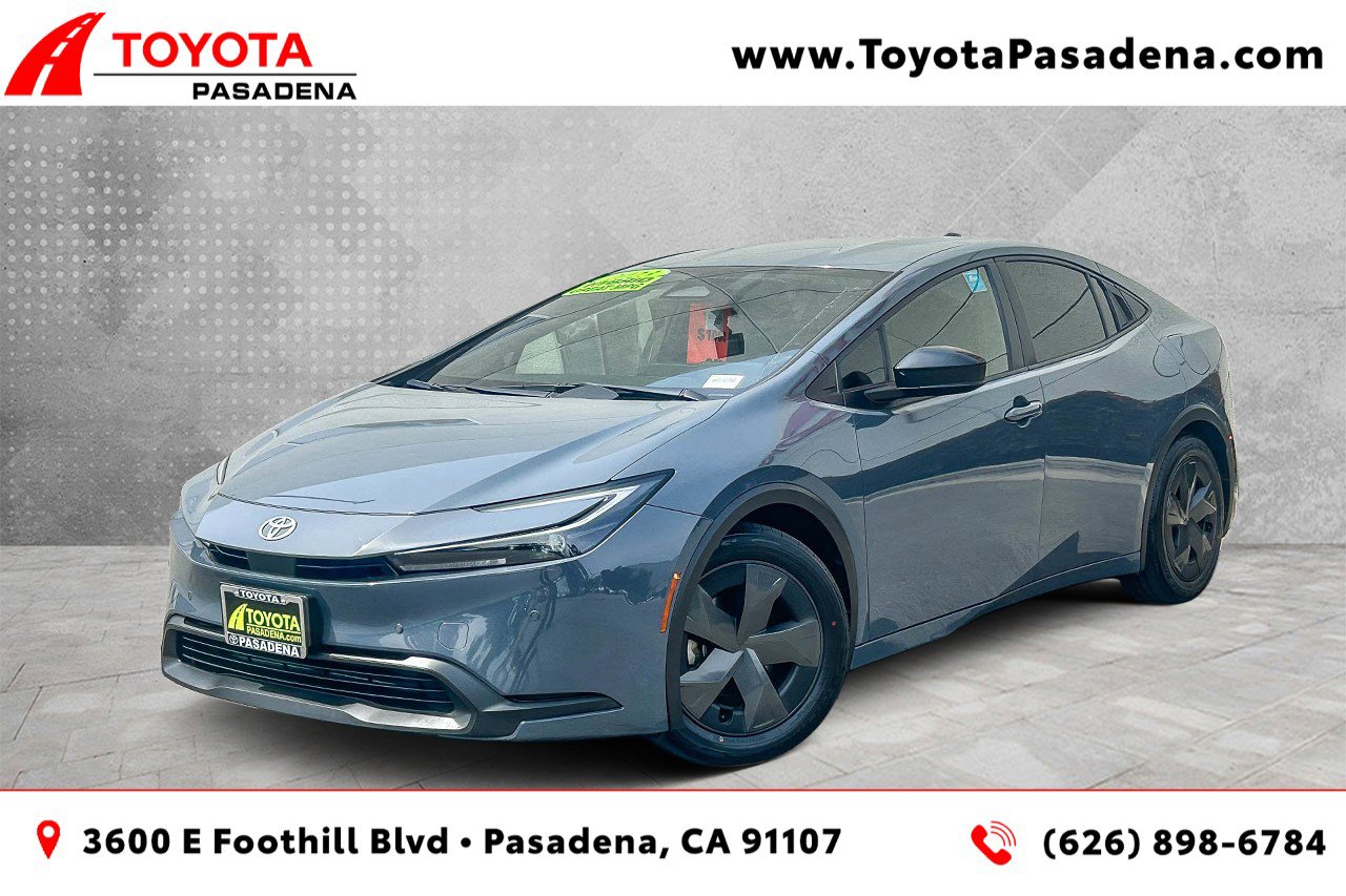 Used 2023 Toyota Prius LE image 1