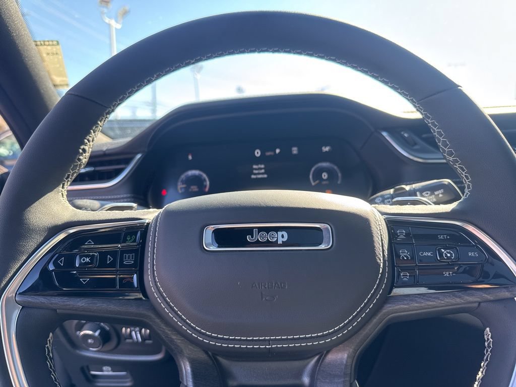 New 2025 Jeep Grand Cherokee Overland w/ MOPAR Finishing Package AWD/4WD image 15