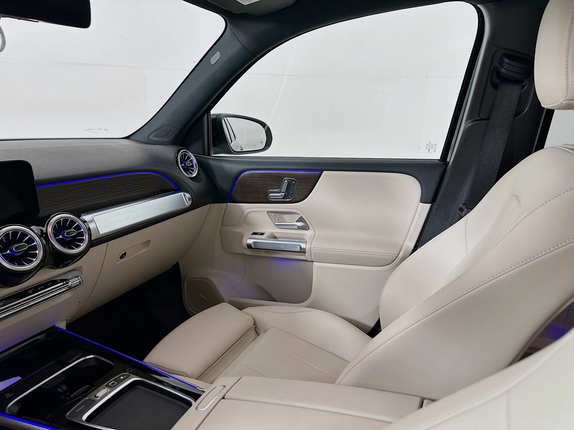 Used 2025 Mercedes-Benz EQB 250+ image 24