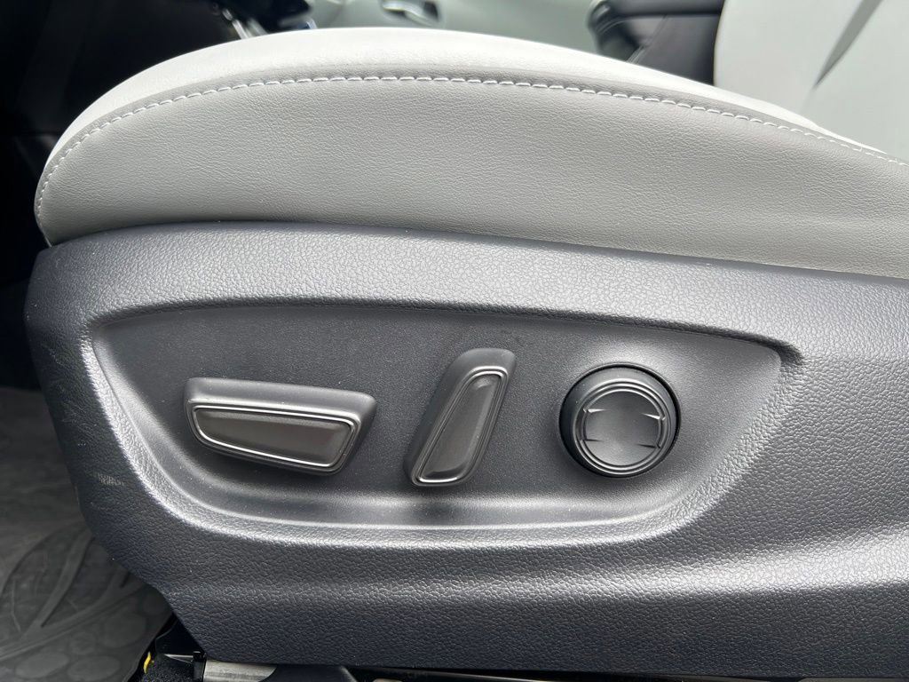 Used 2020 Toyota Prius Prime XLE FWD image 15