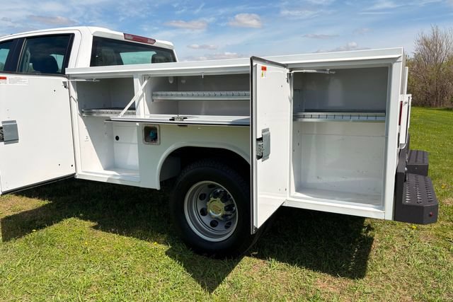 Used 2025 Chevrolet Silverado 3500 W/T AWD/4WD image 5