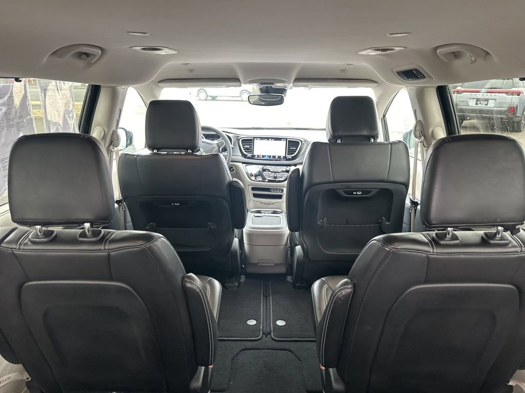 Used 2024 Chrysler Pacifica Touring-L image 30