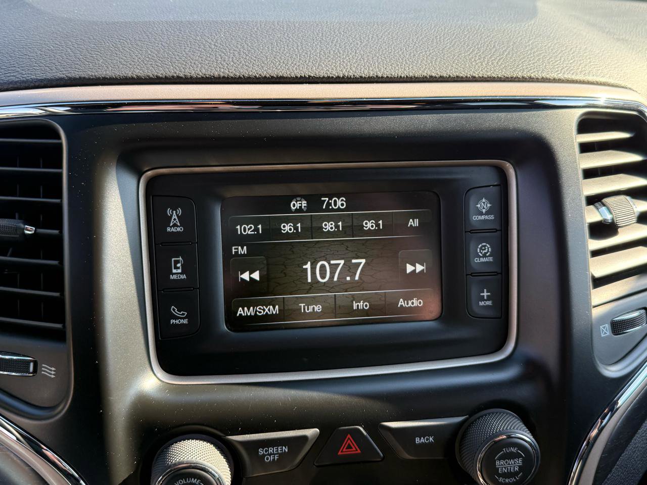 Used 2015 Jeep Grand Cherokee Laredo w/ Quick Order Package 23E image 19