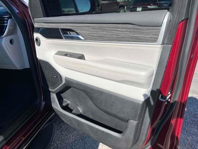 Used 2022 Jeep Wagoneer Series II w/ Convenience Group I AWD/4WD image 13