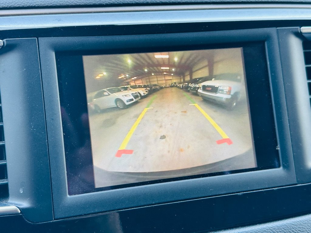 Used 2019 Chrysler Pacifica Touring-L FWD image 18