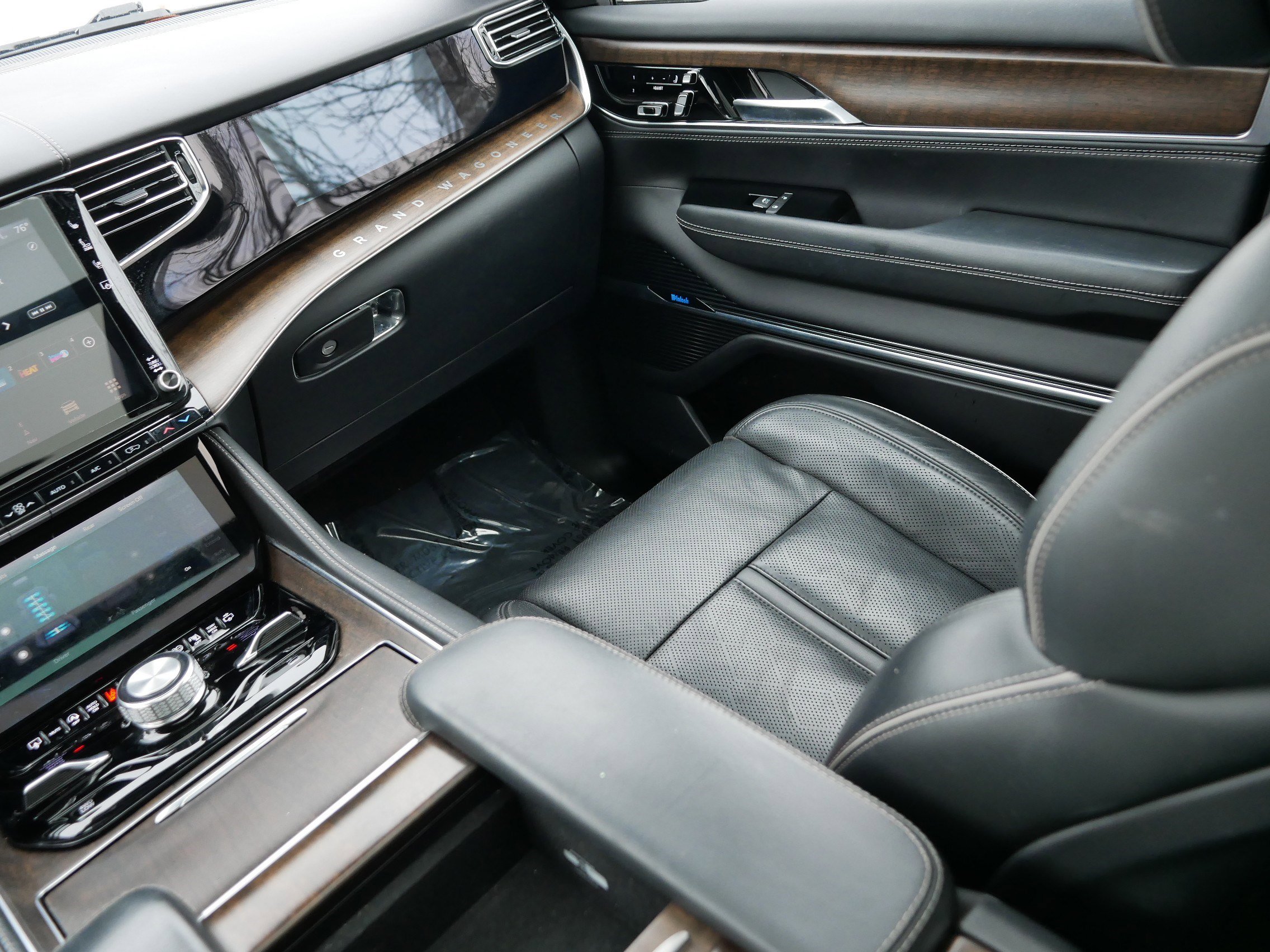 Used 2023 Jeep Grand Wagoneer Series II image 11