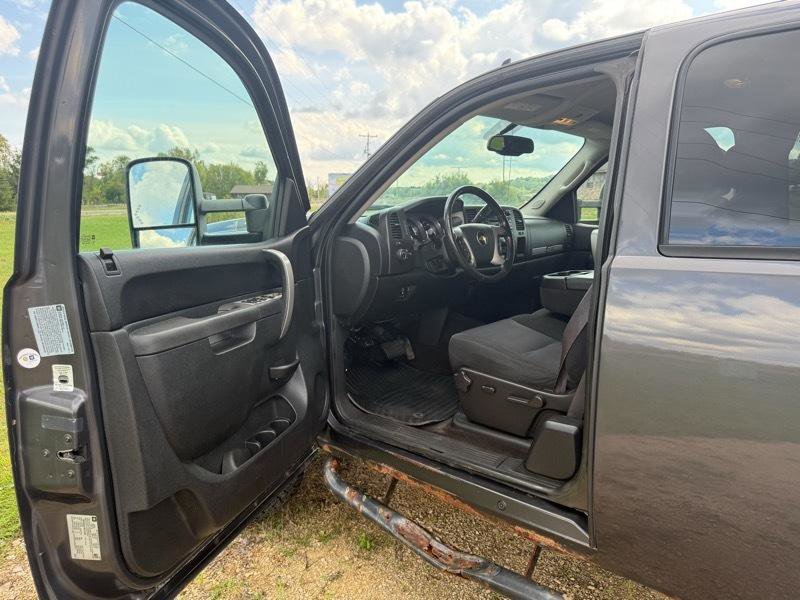 Used 2011 Chevrolet Silverado 3500 LT w/ Interior Plus Package AWD/4WD image 27