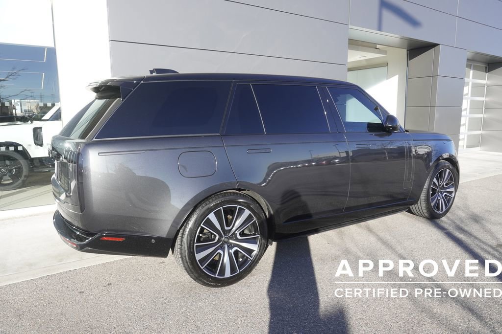 Used 2025 Land Rover Range Rover Long Wheelbase SE image 4