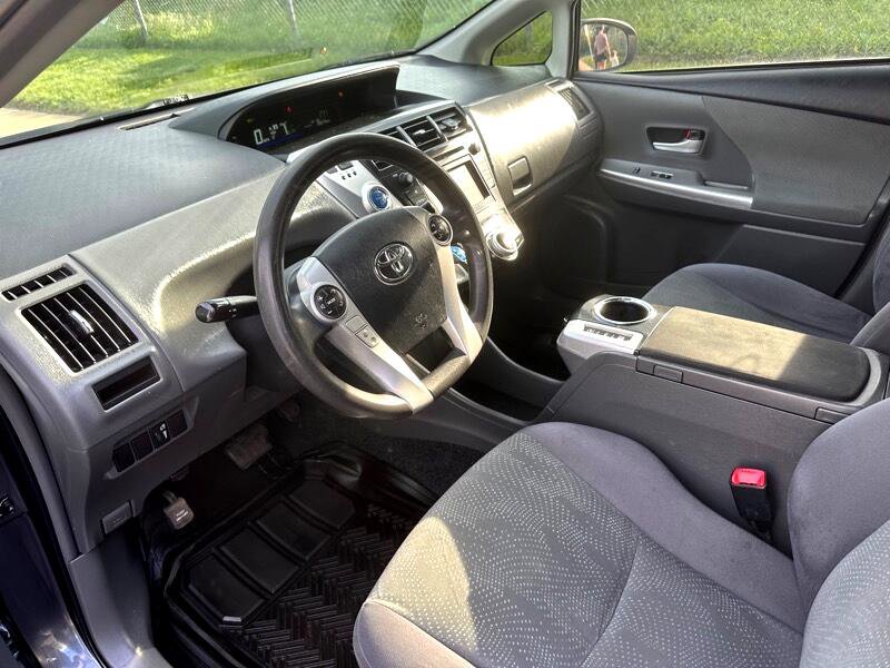 Used 2014 Toyota Prius V Two image 9