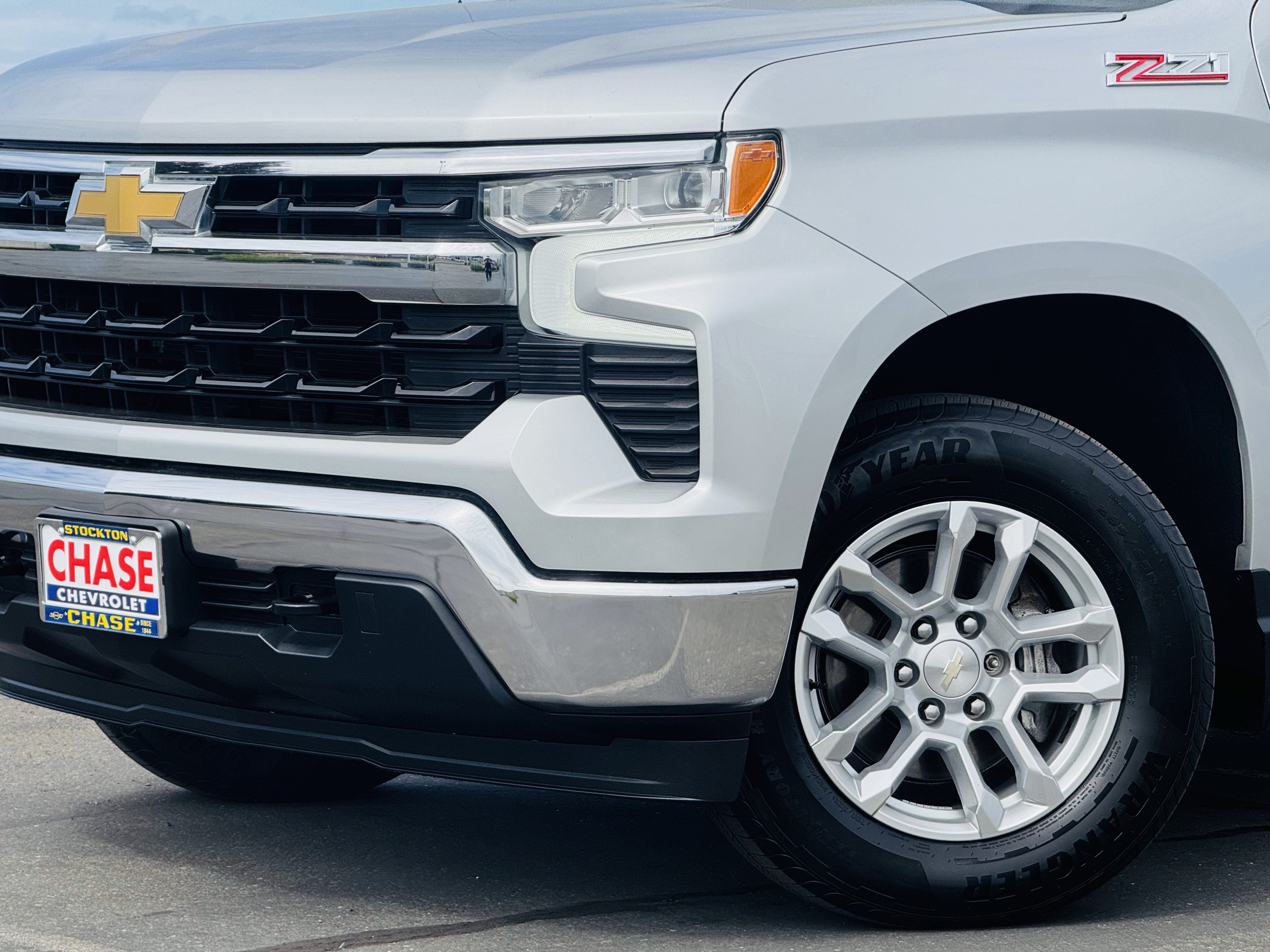 Certified 2022 Chevrolet Silverado 1500 LT w/ Z71 Off-Road Package AWD/4WD image 3