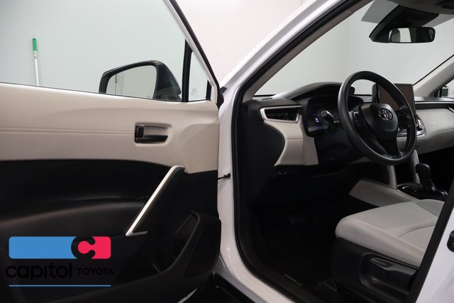Certified 2025 Toyota Corolla Cross L AWD/4WD image 9