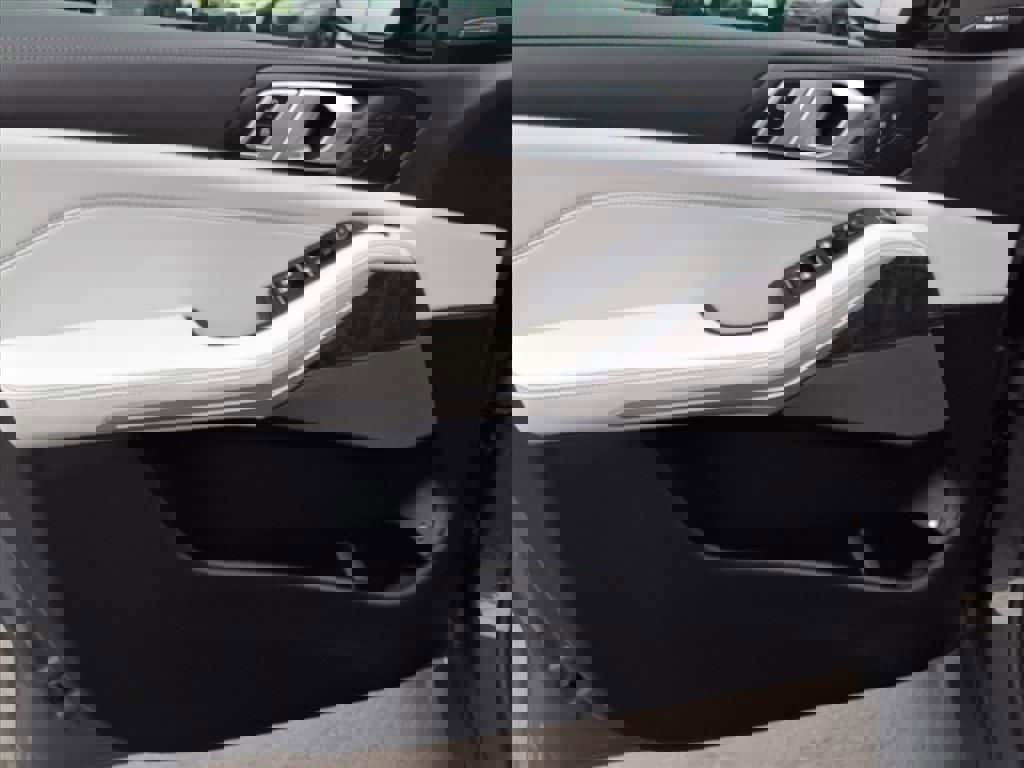 Used 2026 BMW X5 xDrive50e image 28