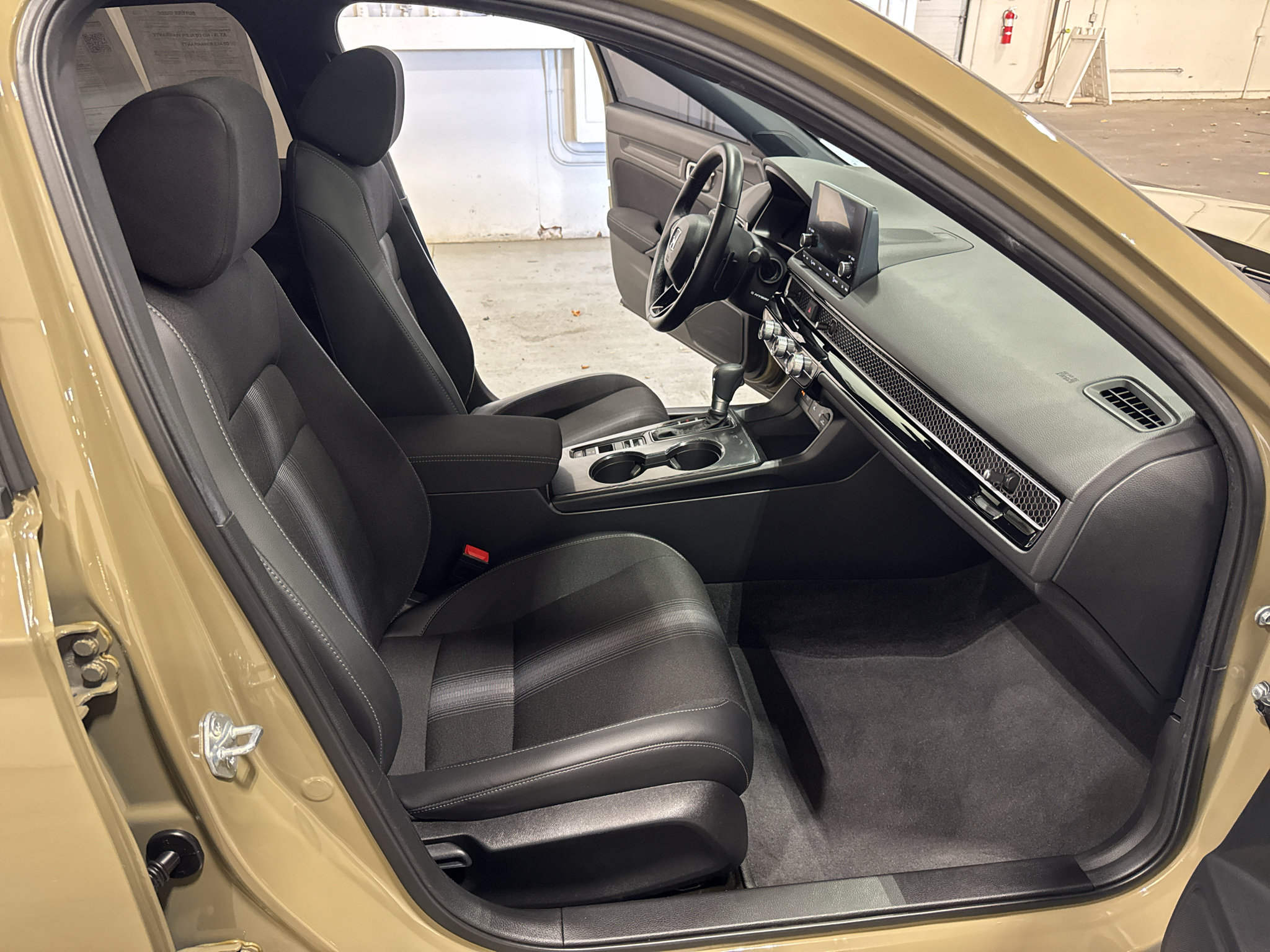 Used 2025 Honda Civic Sport image 31