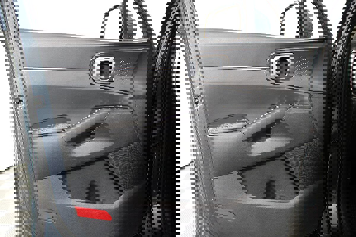 Used 2024 Kia Sorento S image 6