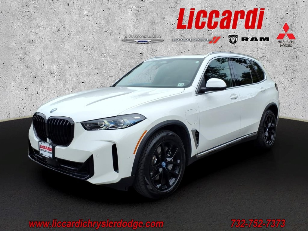 Used 2025 BMW X5 xDrive50e AWD/4WD image 3