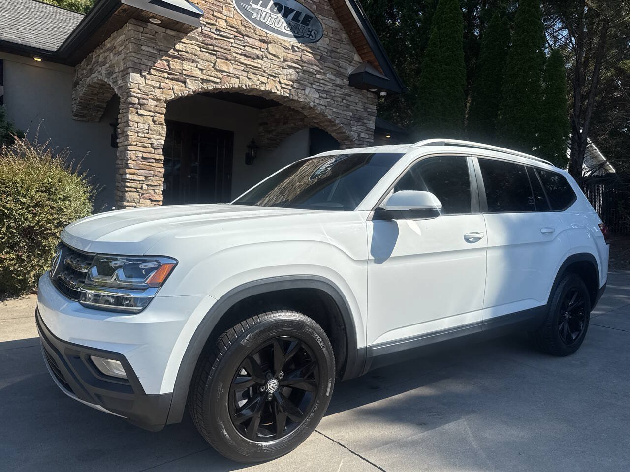 Used 2018 Volkswagen Atlas SE AWD/4WD image 2