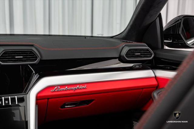Used 2021 Lamborghini Urus AWD/4WD image 34