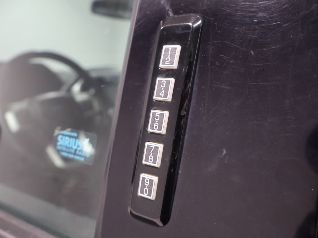 Used 2017 Ford F150 Lariat image 9