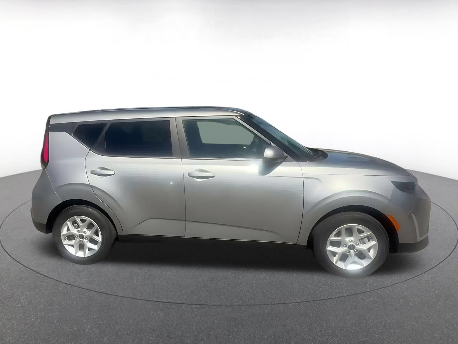 Used 2025 Kia Soul LX w/ LX Technology Package FWD image 15
