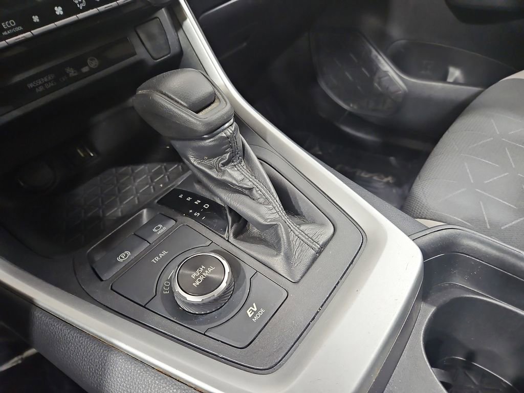 Used 2019 Toyota RAV4 XLE w/ Carpet Mat Package image 24