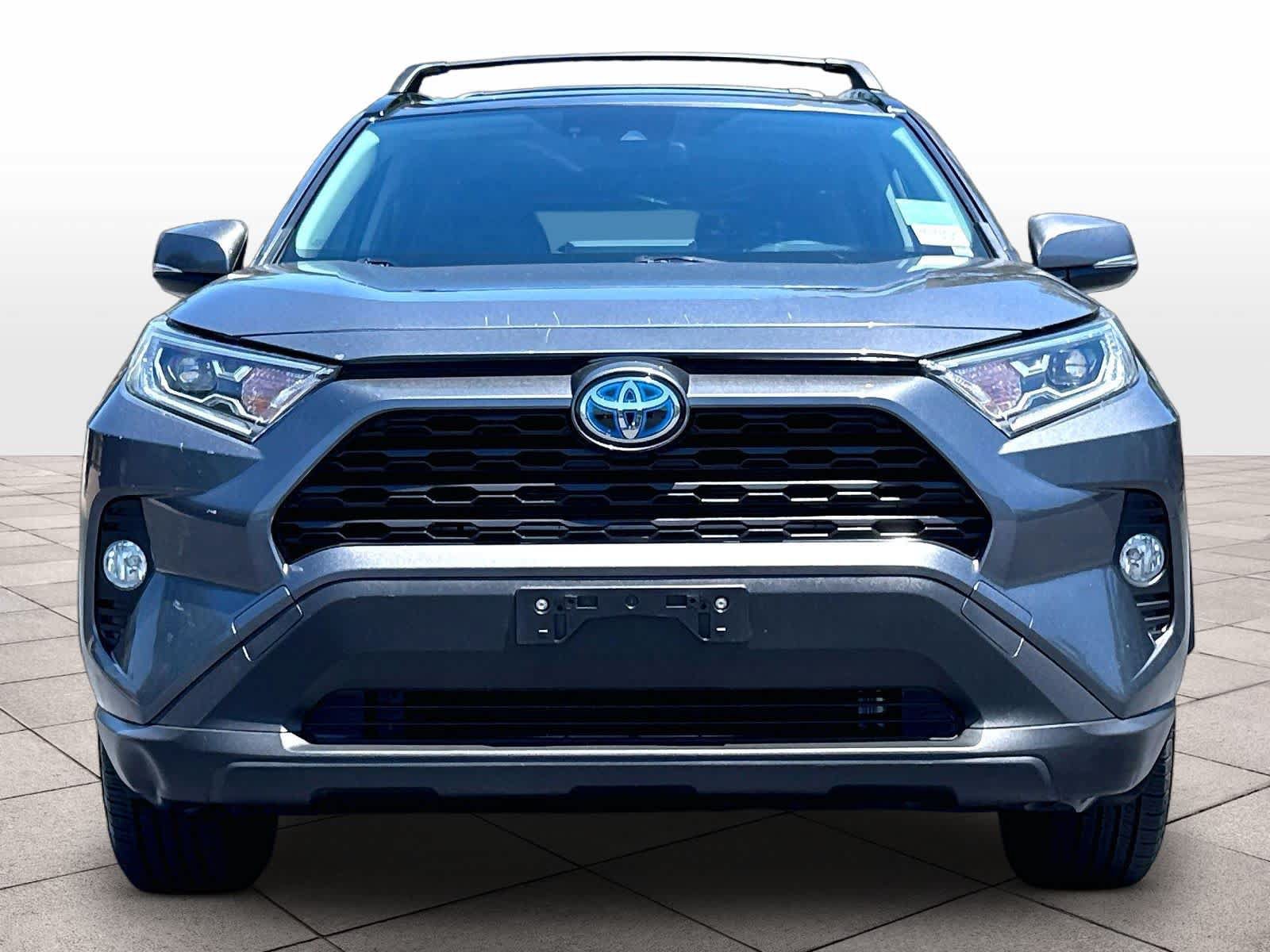 Used 2019 Toyota RAV4 XLE w/ Convenience Package AWD/4WD image 3