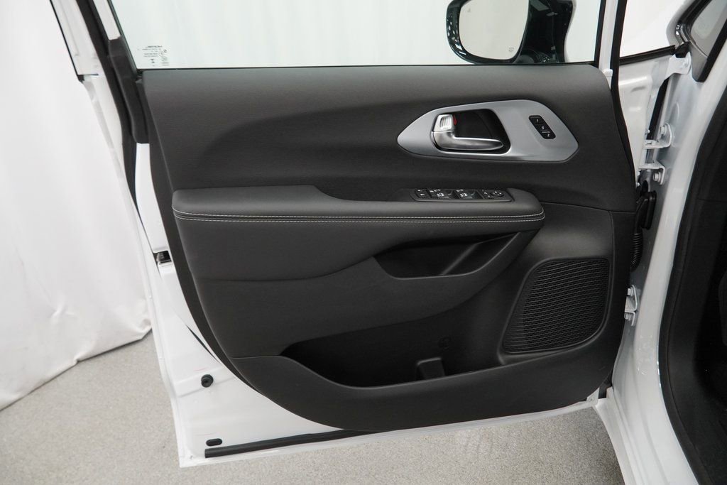 New 2026 Chrysler Pacifica Limited w/ S Appearance Package image 28