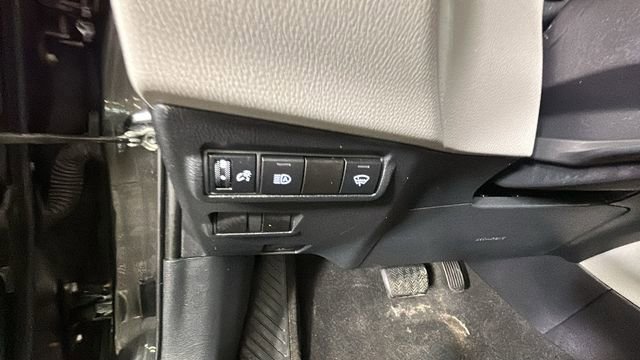 Used 2022 Toyota Corolla Cross L AWD/4WD image 20