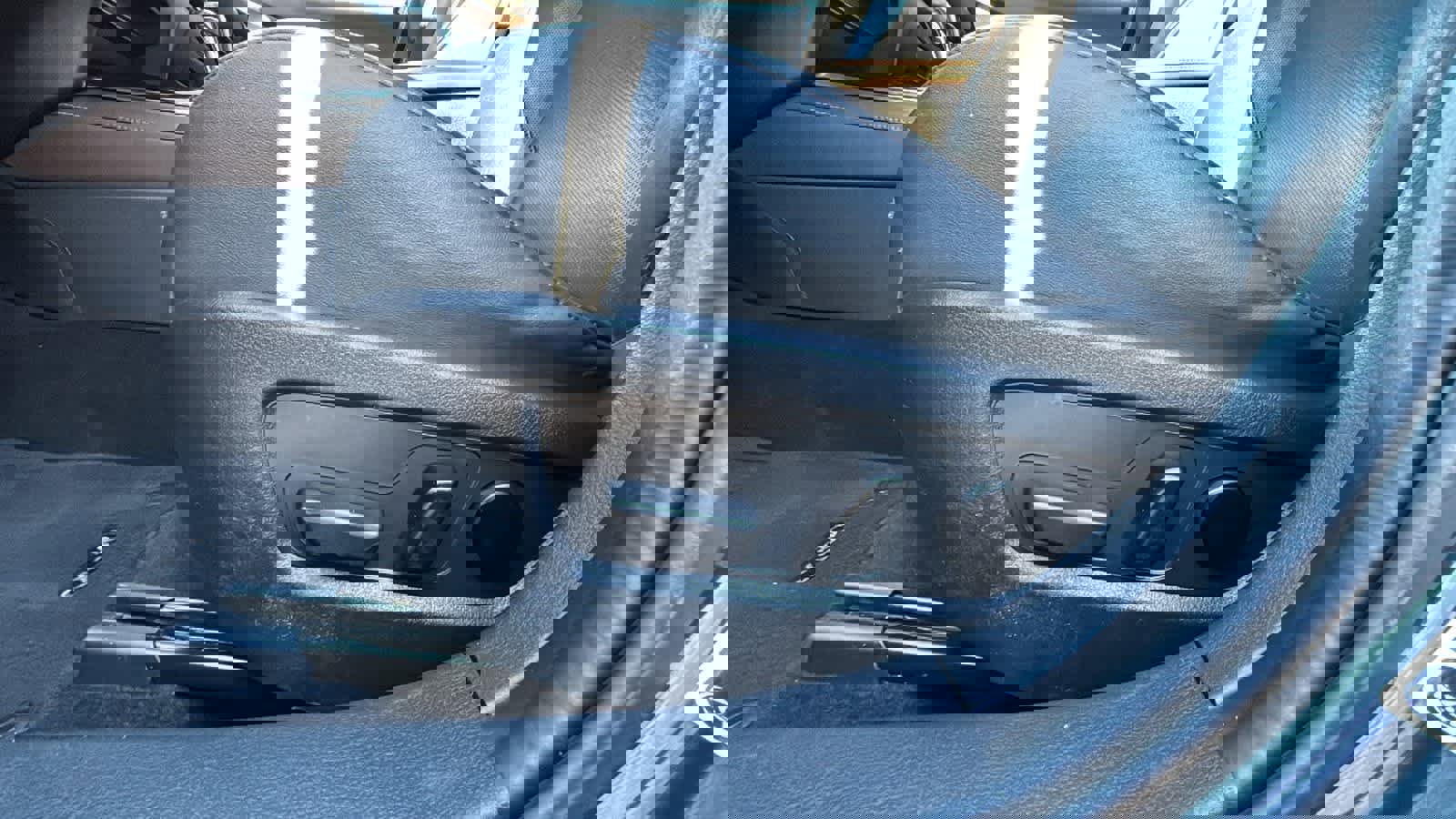 Used 2023 MAZDA CX-30 AWD 2.5 S w/ Premium Package image 24