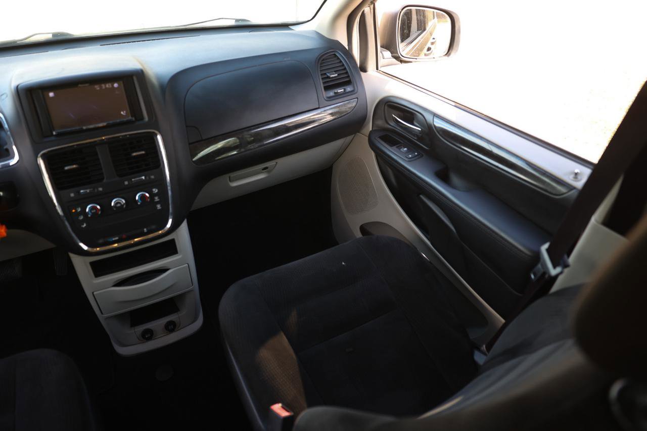 Used 2015 Dodge Grand Caravan American Value Package image 21