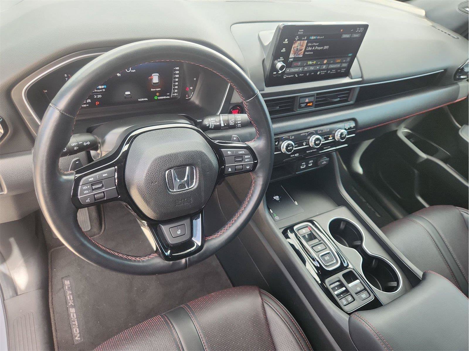 Used 2025 Honda Pilot Black Edition image 10