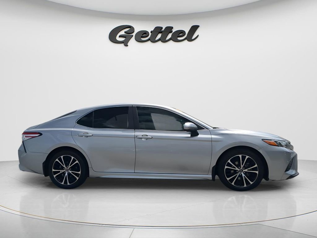 Used 2020 Toyota Camry SE FWD image 4