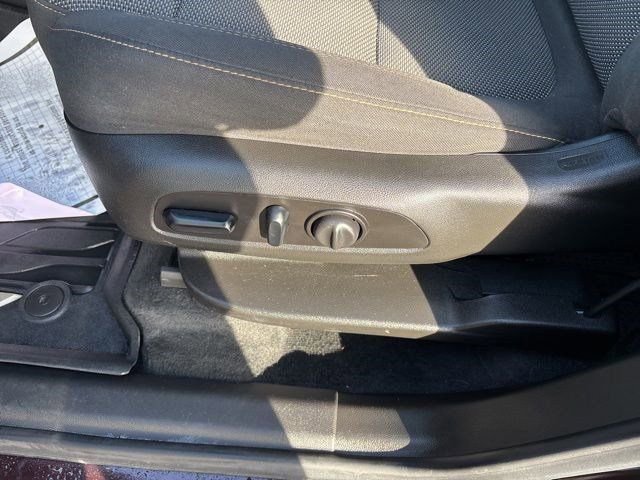 Used 2021 Chevrolet Traverse LT image 12