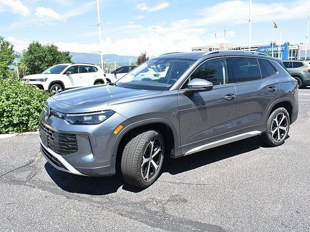 New 2025 Volkswagen Tiguan SE image 3