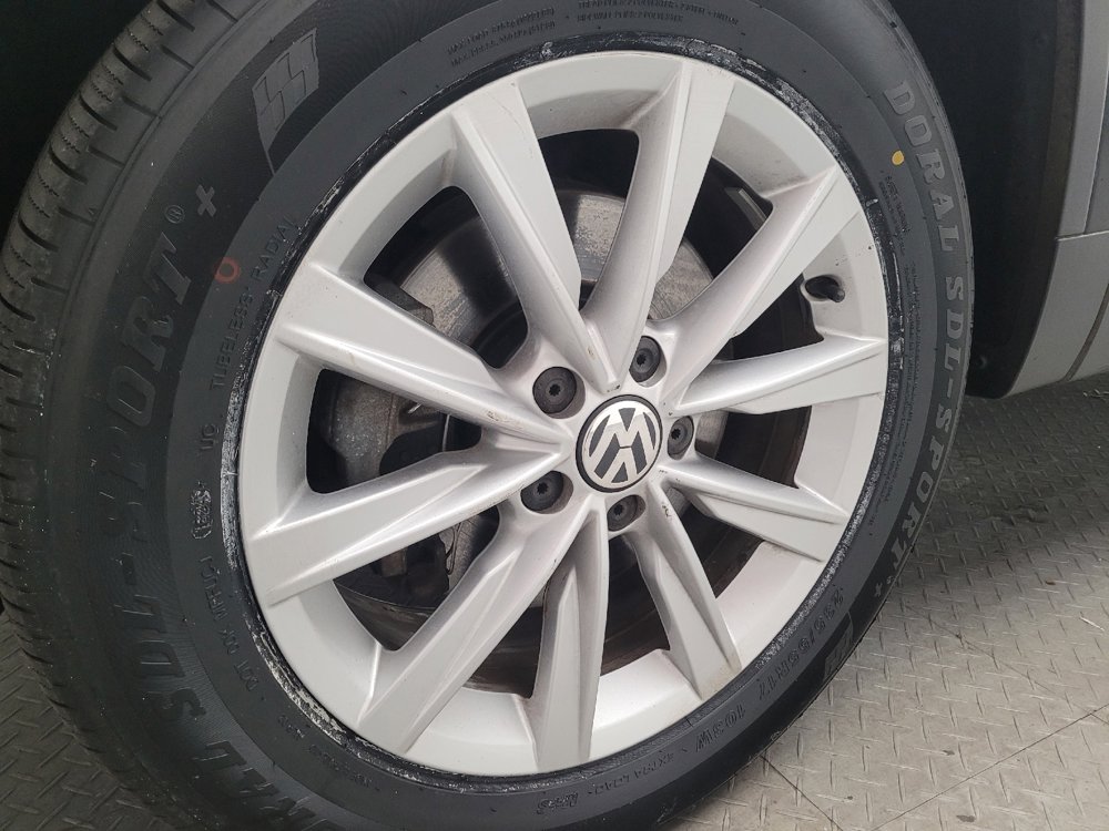 Used 2017 Volkswagen Tiguan Limited w/ Alloy Wheels Package image 31