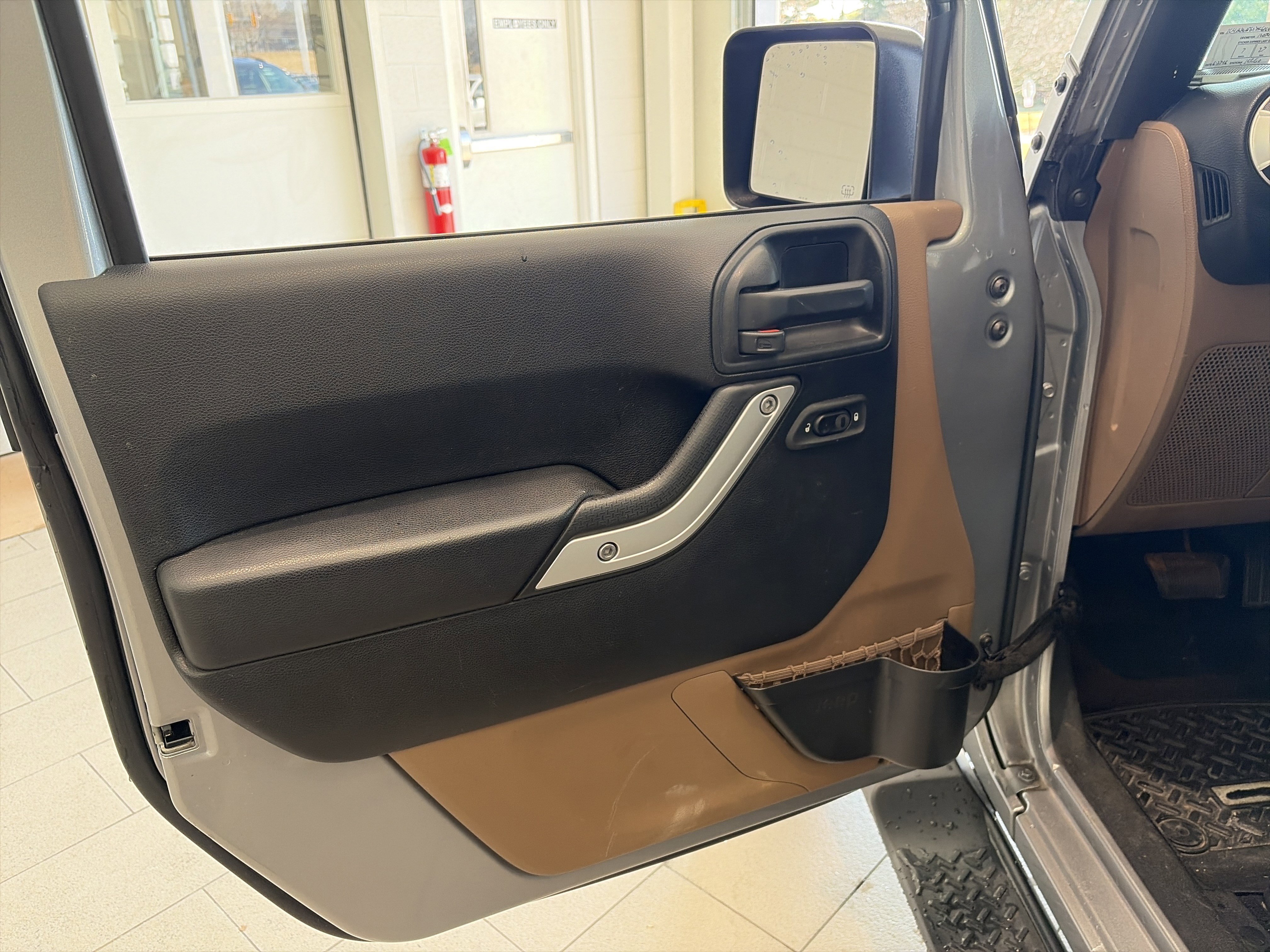 Used 2017 Jeep Wrangler Unlimited Sahara image 16