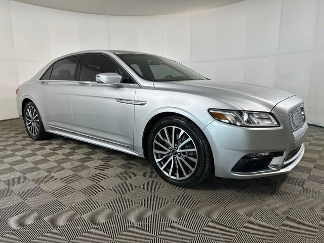 Used 2017 Lincoln Continental Select image 2